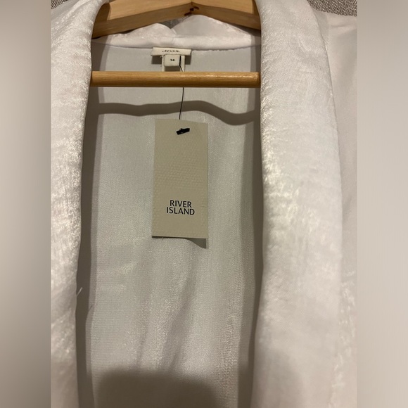 River Island White Satin V-Neck Ruched Tie Front Blouse - Picture 5 of 9